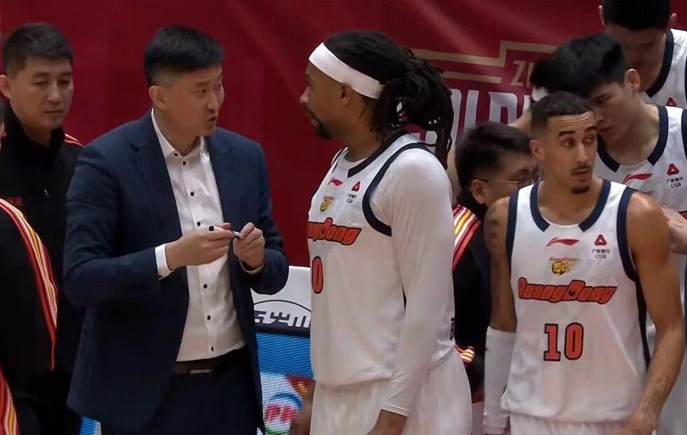 leyu-央视直播！广东男篮再战上海，三国手缺阵内线劣势明显，凶多吉少