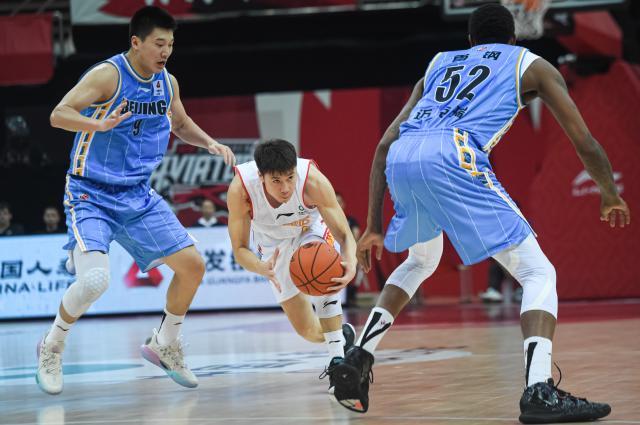 “1换4”深圳血亏！沈梓捷缺阵令球队无力抗衡首钢